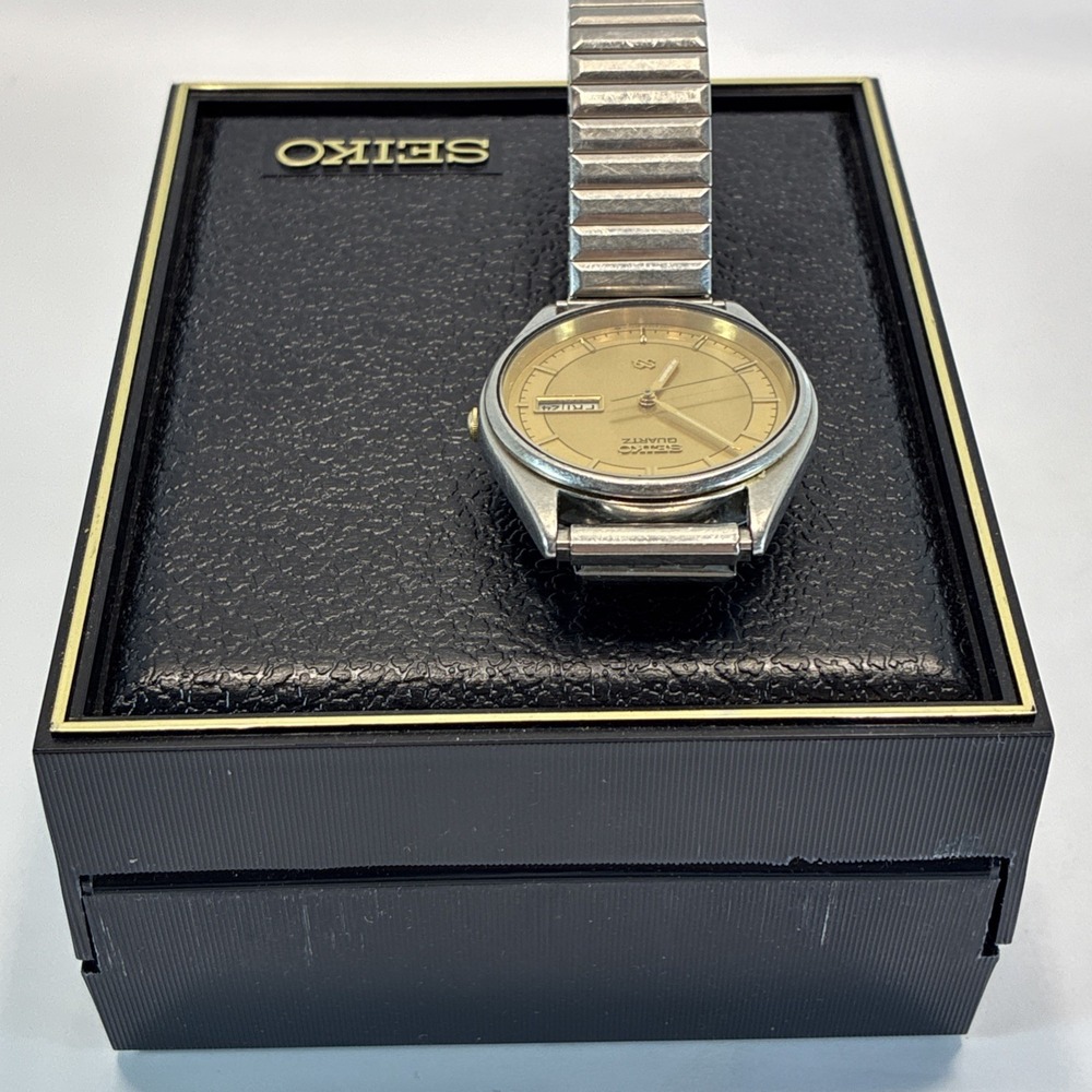 SEIKO SQ Watch Gold Dial Day/Date 5G23-8059 WR Silver Tone SS Bezel Band W/Box - Picture 13 of 17